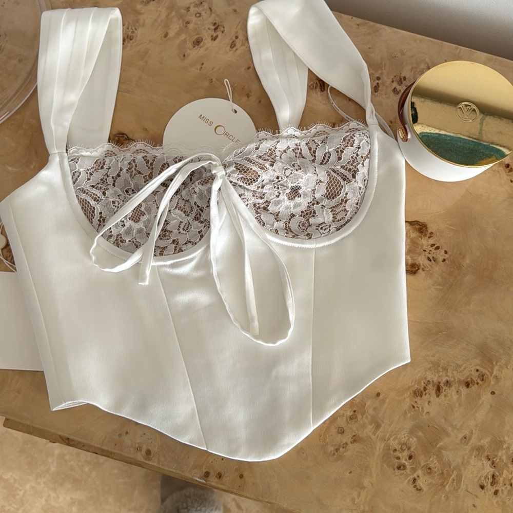 Miss circle white satin corset top